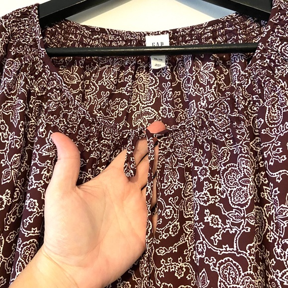 Paisley blouse, v-neck with tie - Picture 5 of 6